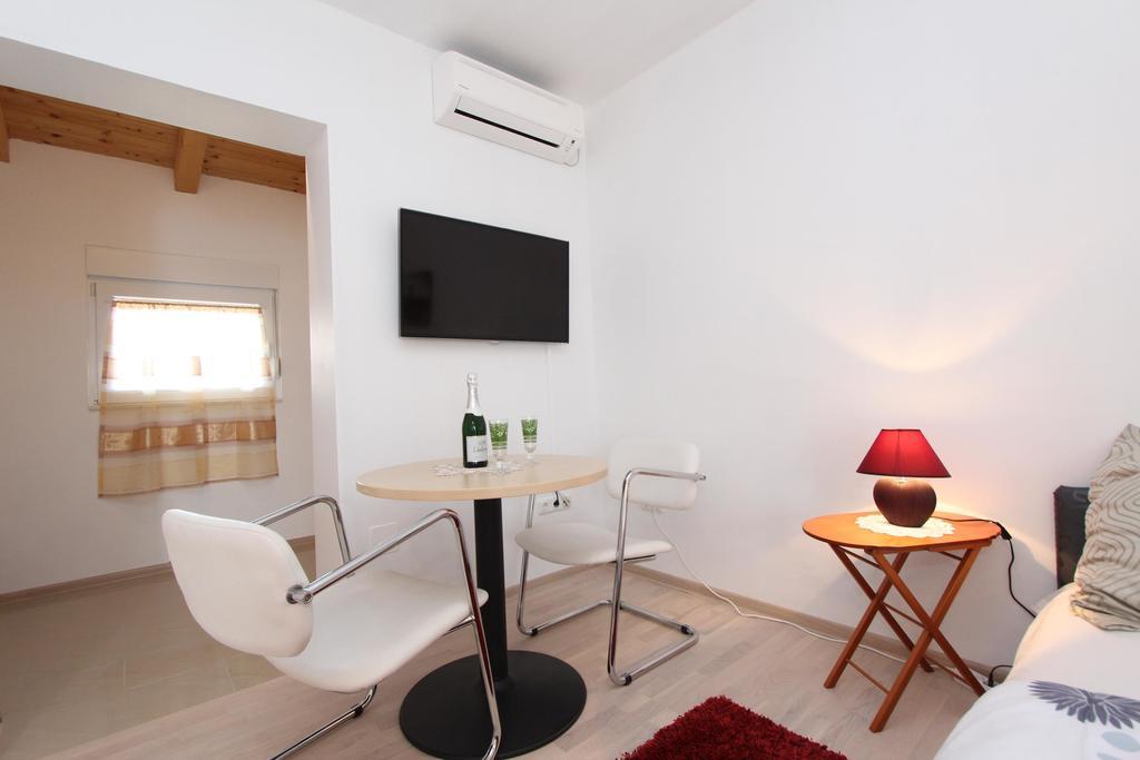 Rooms And Apartments Sally Rovinj Rum bild