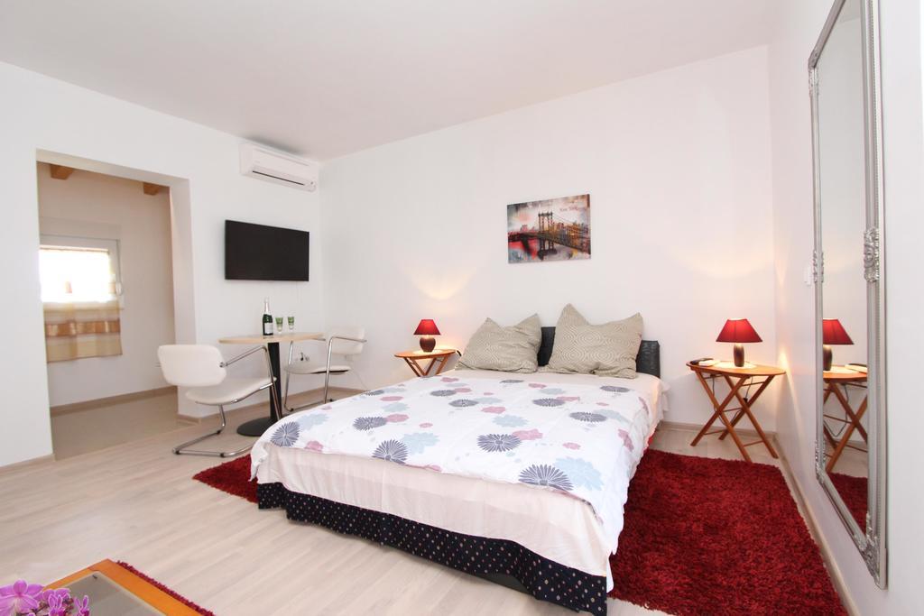 Rooms And Apartments Sally Rovinj Rum bild