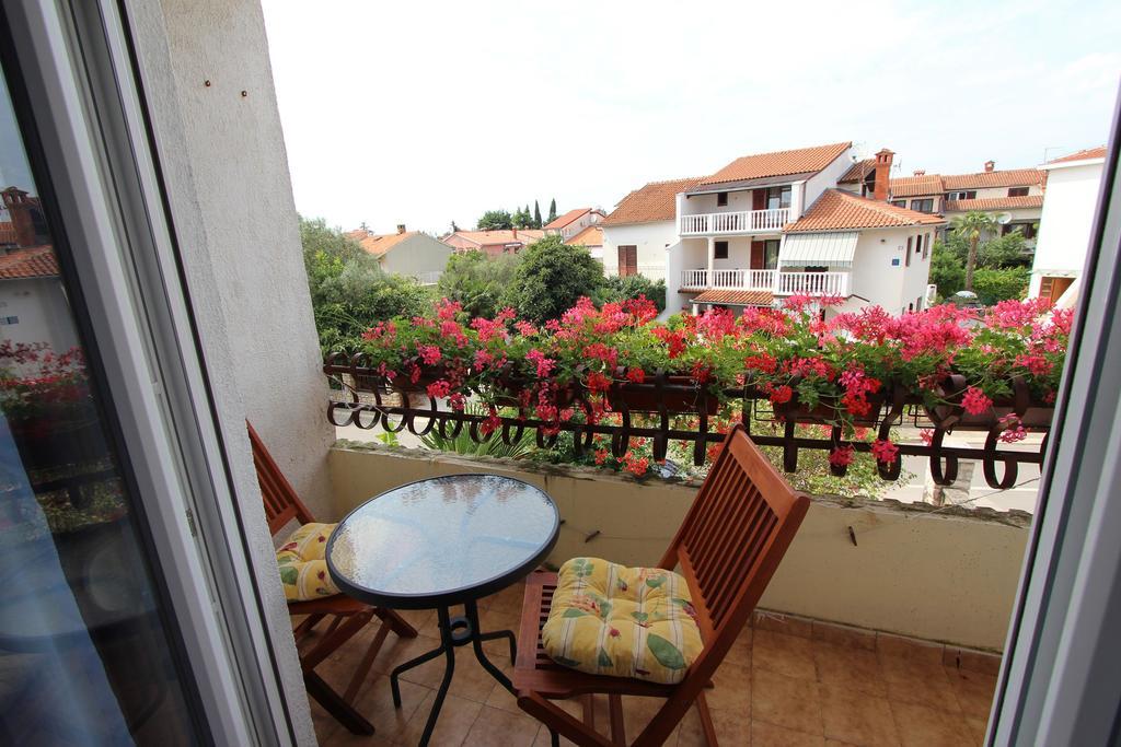 Rooms And Apartments Sally Rovinj Rum bild