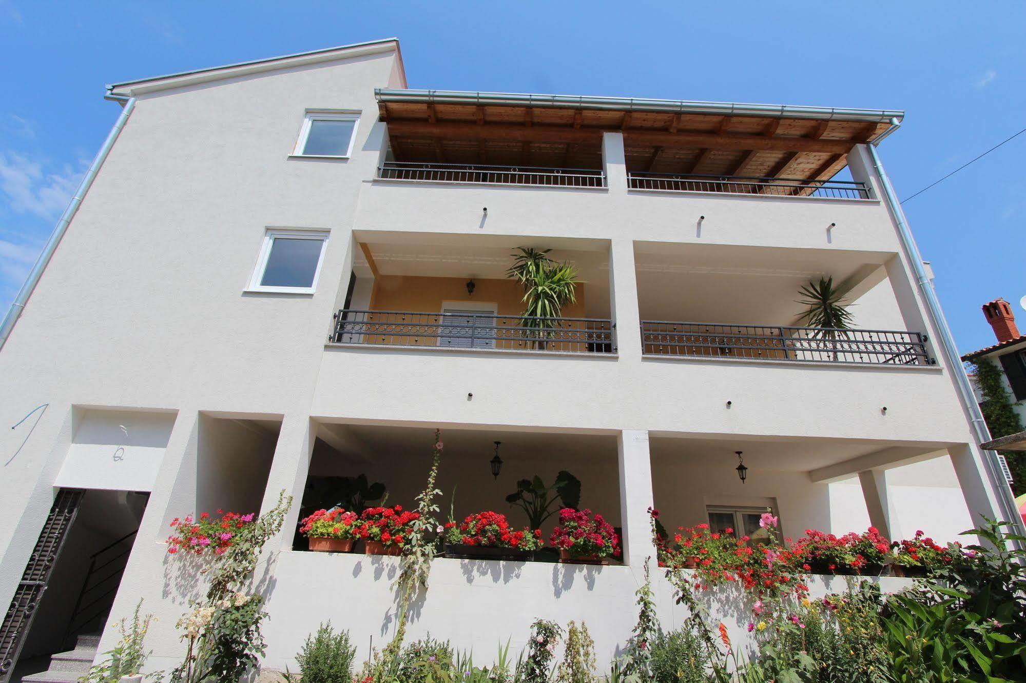 Rooms And Apartments Sally Rovinj Exteriör bild